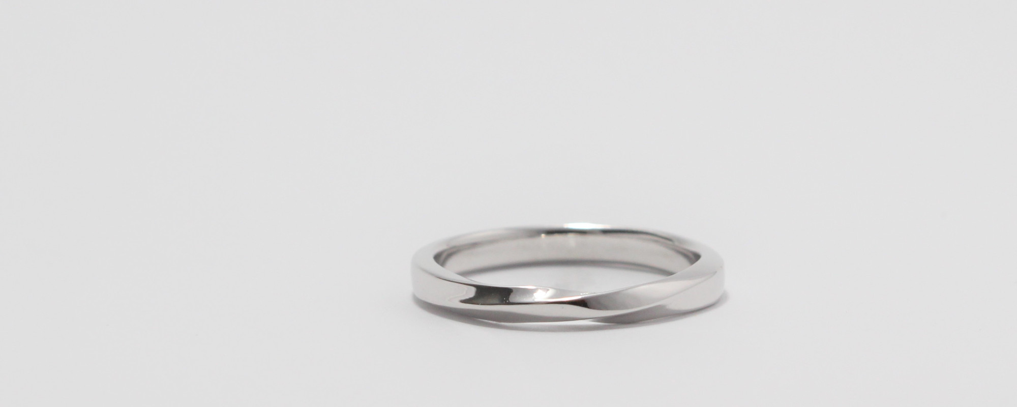 結婚指輪HINERI/MIGI(ヒネリミギ)